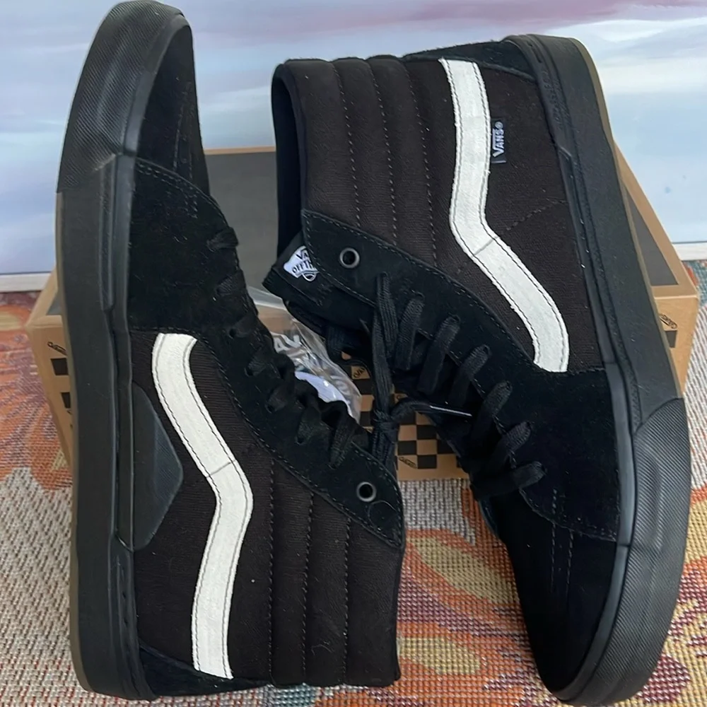 Vans WMNS Bmx Sk8-Hi
Black/Black
VN0005V0BKA
Sneakers - Picture 12 of 16
